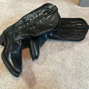 Laredo black cowboy boots
